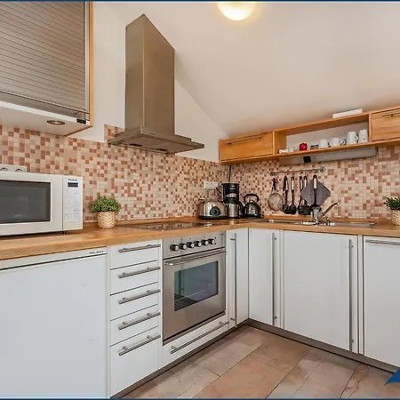 Pauline Apartment